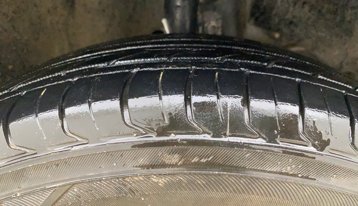 2019 Maruti Swift VXI, Petrol, Manual, 1,22,723 km, Right Front Tyre Tread