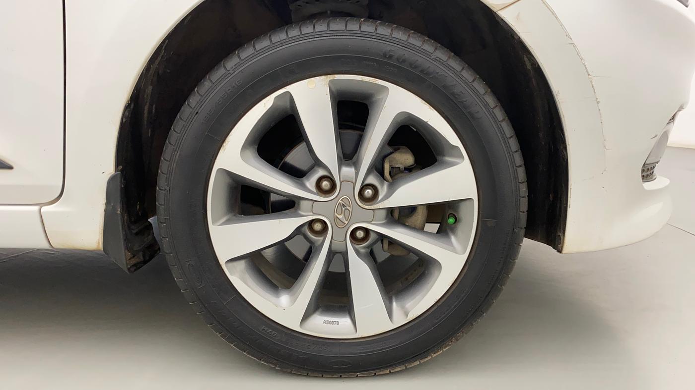 2017 Hyundai Elite i20 ASTA 1.2 (O), Petrol, Manual, 36,139 km, Right Front Wheel