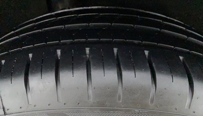 2021 Toyota Glanza G MT PETROL, Petrol, Manual, 12,184 km, Left Front Tyre Tread