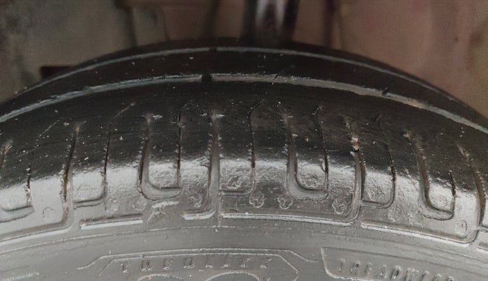 2014 Datsun Go T, Petrol, Manual, 56,582 km, Left Front Tyre Tread