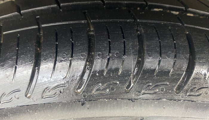 2018 Ford Figo Aspire TITANIUM 1.2 PETROL, Petrol, Manual, 67,236 km, Right Rear Tyre Tread