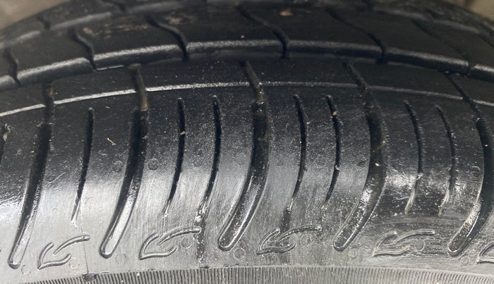 2018 Ford Figo Aspire TITANIUM 1.2 PETROL, Petrol, Manual, 67,236 km, Right Front Tyre Tread