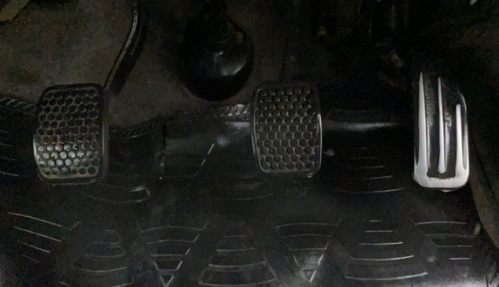 2018 Maruti Eeco 5 STR WITH A/C+HTR CNG, CNG, Manual, 1,02,874 km, Pedals