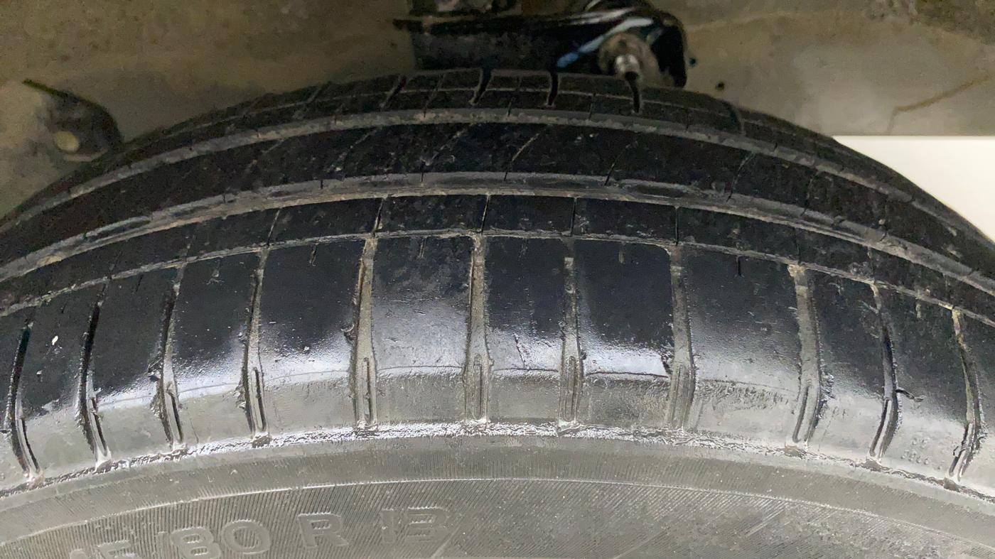 2018 Maruti Eeco 5 STR WITH A/C+HTR CNG, CNG, Manual, 1,02,874 km, Right Front Tyre Tread