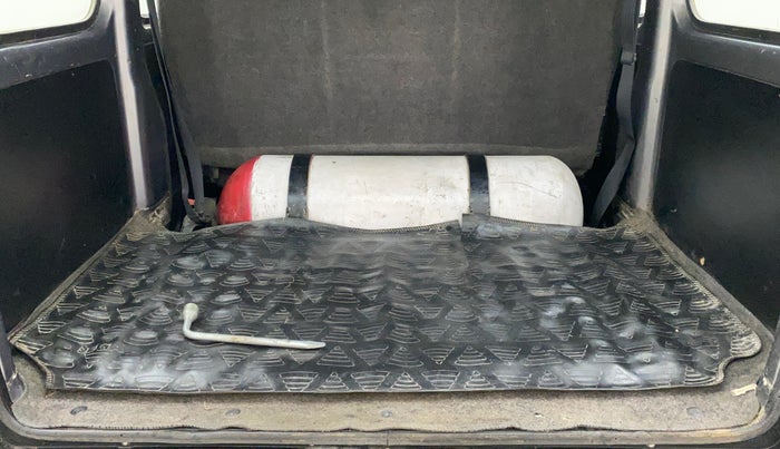 2018 Maruti Eeco 5 STR WITH A/C+HTR CNG, CNG, Manual, 1,02,874 km, Boot Inside