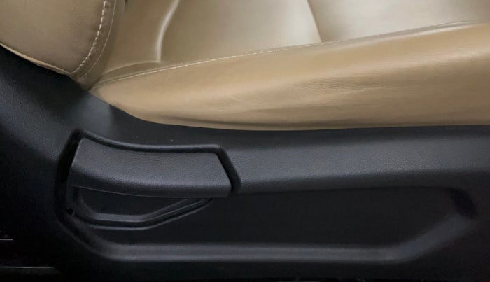 2019 Hyundai VENUE S 1.0 TURBO DCT, Petrol, Automatic, 42,699 km, Driver Side Adjustment Panel