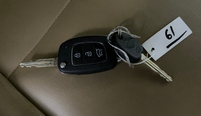 2019 Hyundai VENUE S 1.0 TURBO DCT, Petrol, Automatic, 42,699 km, Key Close Up