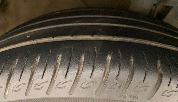 2020 KIA SONET GTX PLUS 1.5 AT, Diesel, Automatic, 36,280 km, Right Front Tyre Tread
