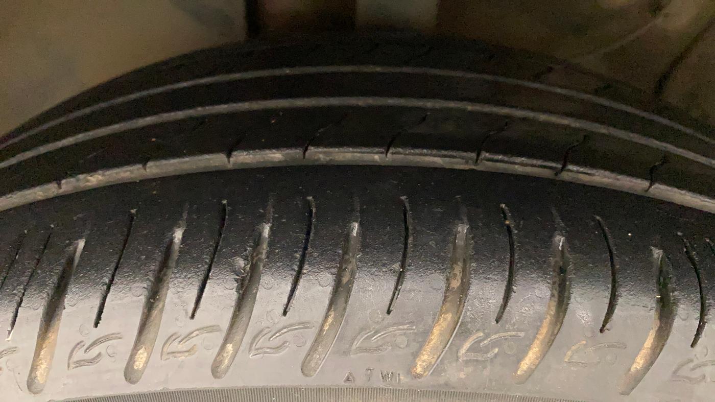 2020 KIA SONET GTX PLUS 1.5 AT, Diesel, Automatic, 36,280 km, Left Front Tyre Tread
