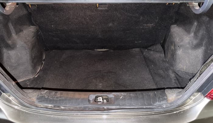 2015 Maruti Swift Dzire LXI (O), Petrol, Manual, 80,101 km, Boot Inside