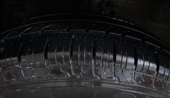 2015 Maruti Swift Dzire LXI (O), Petrol, Manual, 80,101 km, Left Front Tyre Tread