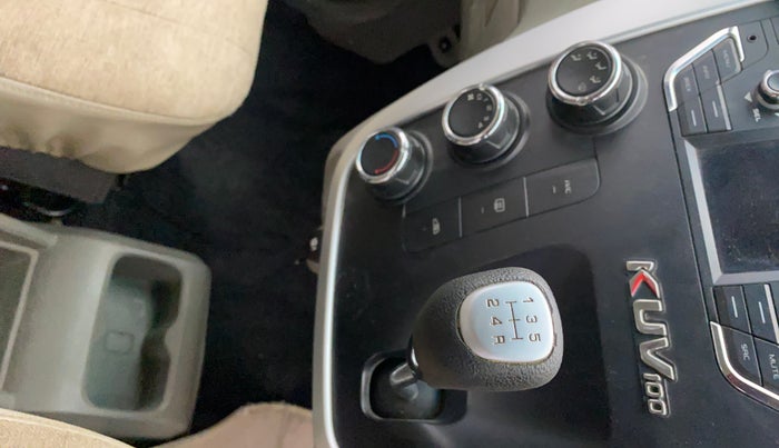2016 Mahindra Kuv100 K8 5 STR, Petrol, Manual, 24,487 km, Gear Lever