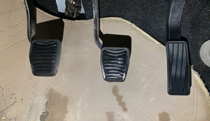 2016 Mahindra Kuv100 K8 5 STR, Petrol, Manual, 24,487 km, Pedals