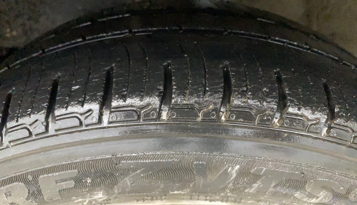 2016 Mahindra Kuv100 K8 5 STR, Petrol, Manual, 24,487 km, Left Front Tyre Tread