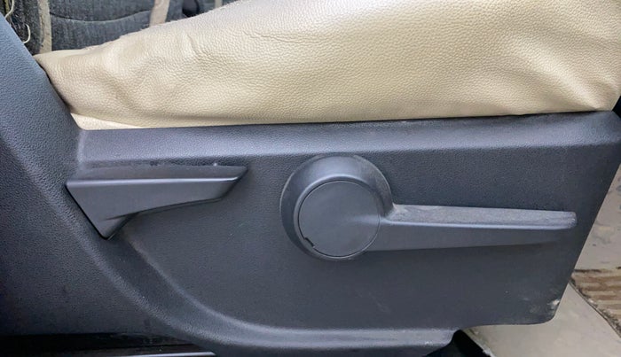 2016 Mahindra Kuv100 K8 5 STR, Petrol, Manual, 24,487 km, Driver Side Adjustment Panel