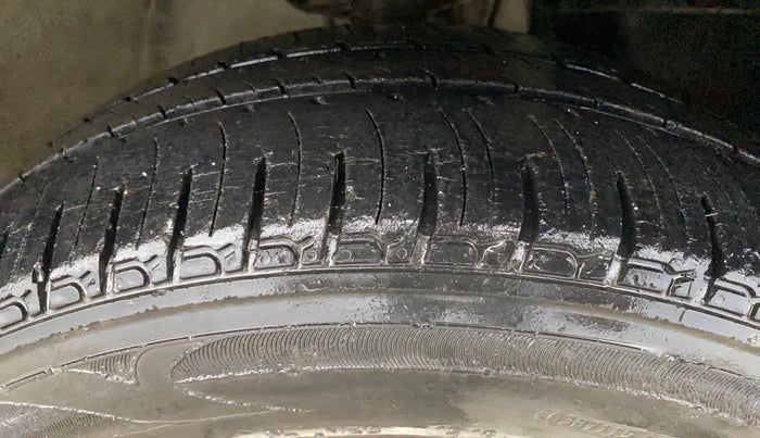 2016 Mahindra Kuv100 K8 5 STR, Petrol, Manual, 24,487 km, Right Front Tyre Tread