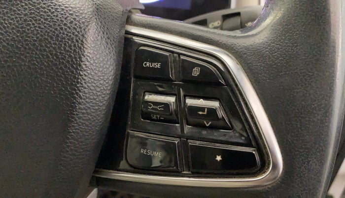 2021 Mahindra XUV700 AX 7 LUXURY D AT 7 STR, Diesel, Automatic, 92,703 km, Adaptive Cruise Control