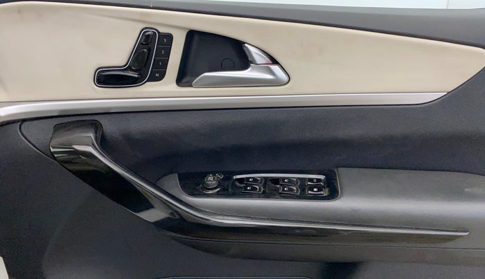 2021 Mahindra XUV700 AX 7 LUXURY D AT 7 STR, Diesel, Automatic, 92,703 km, Driver Side Door Panels Control