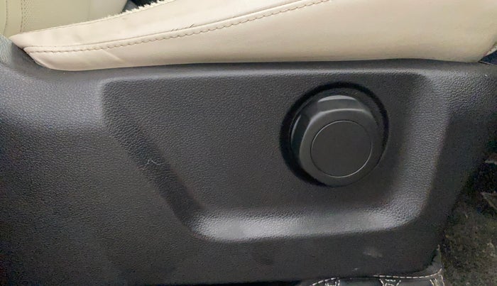 2021 Mahindra XUV700 AX 7 LUXURY D AT 7 STR, Diesel, Automatic, 92,703 km, Driver Side Adjustment Panel