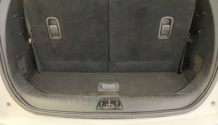 2021 Mahindra XUV700 AX 7 LUXURY D AT 7 STR, Diesel, Automatic, 92,703 km, Boot Inside