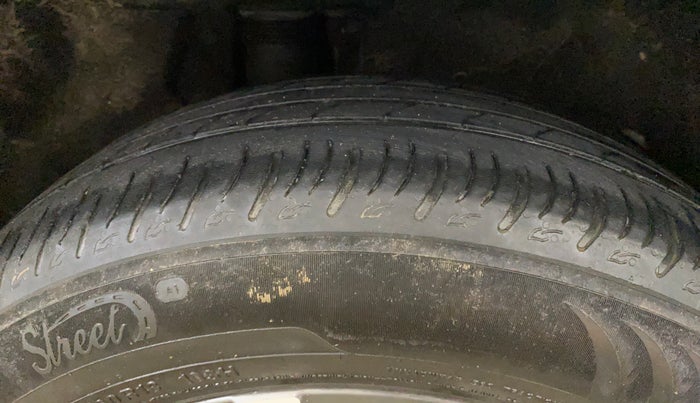 2021 Mahindra XUV700 AX 7 LUXURY D AT 7 STR, Diesel, Automatic, 92,703 km, Right Rear Tyre Tread