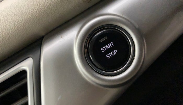 2021 Mahindra XUV700 AX 7 LUXURY D AT 7 STR, Diesel, Automatic, 92,703 km, Keyless Start/ Stop Button