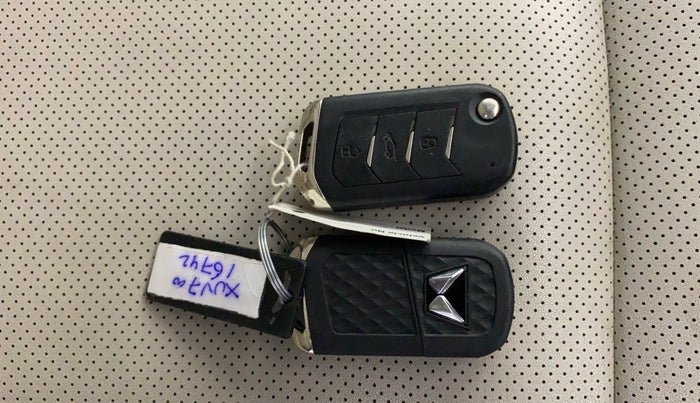 2021 Mahindra XUV700 AX 7 LUXURY D AT 7 STR, Diesel, Automatic, 92,703 km, Key Close Up