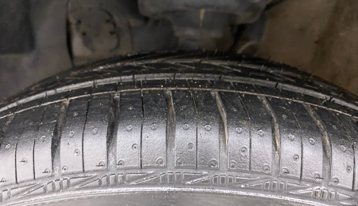 2018 Hyundai Elite i20 ASTA 1.2, Petrol, Manual, 50,706 km, Left Front Tyre Tread