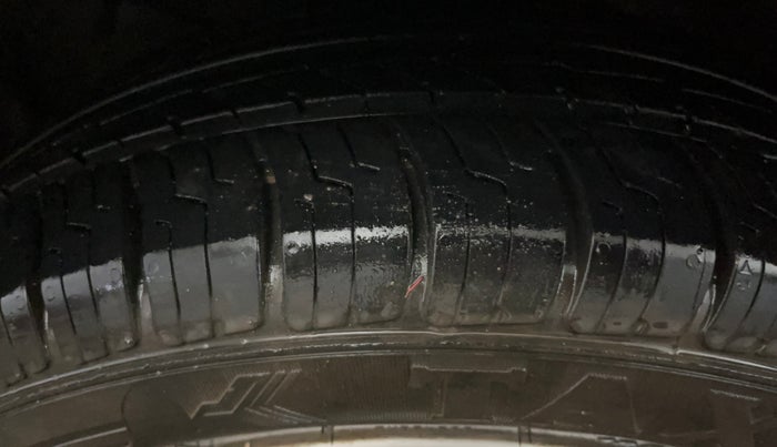 2018 Honda Amaze 1.2L I-VTEC VX, CNG, Manual, 52,071 km, Left Front Tyre Tread