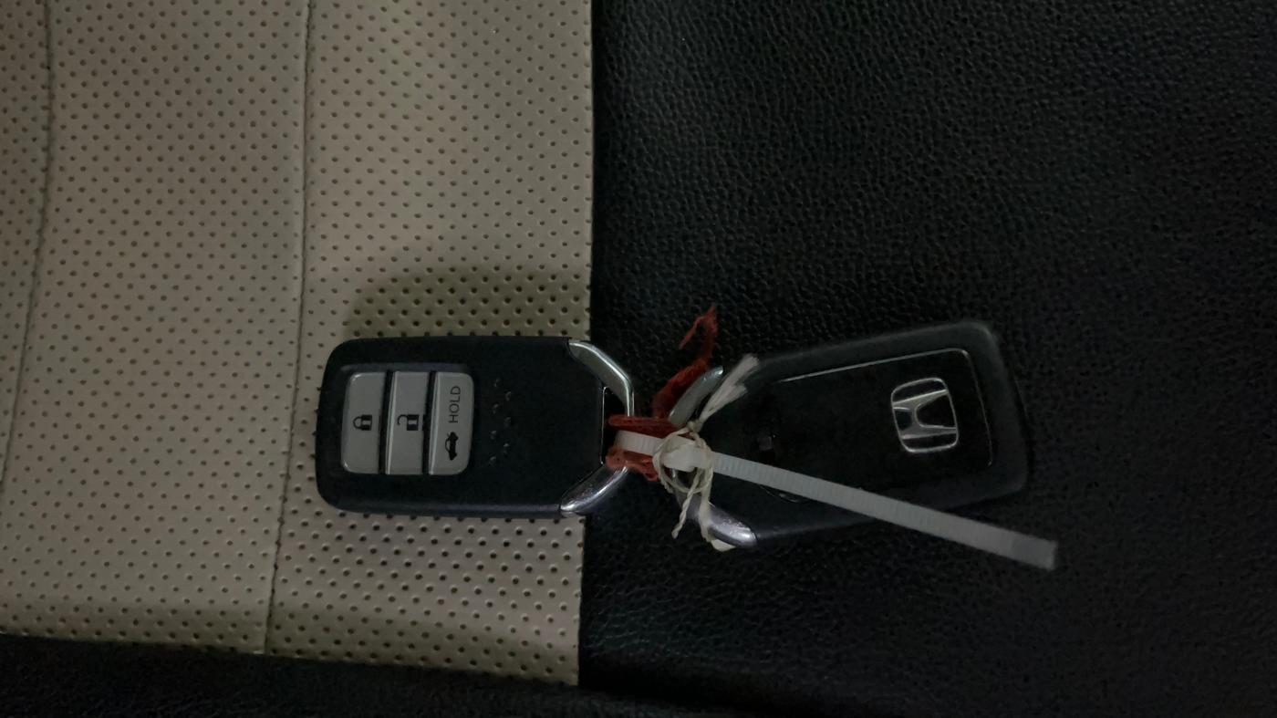 2018 Honda Amaze 1.2L I-VTEC VX, CNG, Manual, 52,071 km, Key Close Up