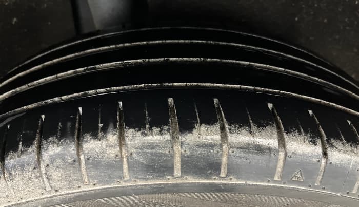 2021 Maruti Baleno ZETA PETROL 1.2, Petrol, Manual, 1,02,601 km, Right Rear Tyre Tread