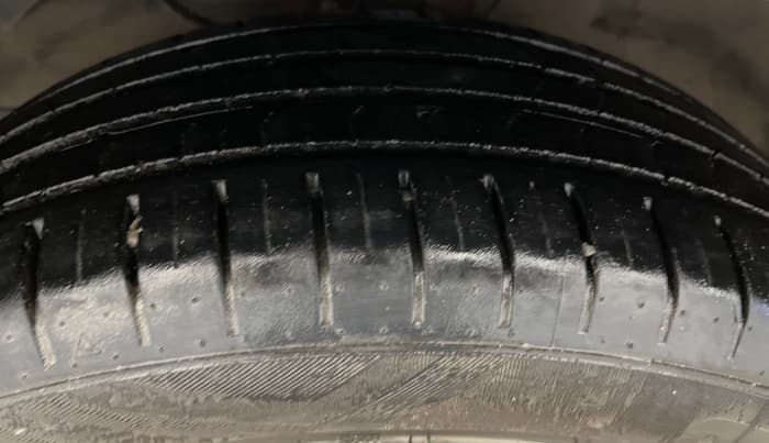 2021 Maruti Baleno ZETA PETROL 1.2, Petrol, Manual, 1,02,601 km, Left Front Tyre Tread