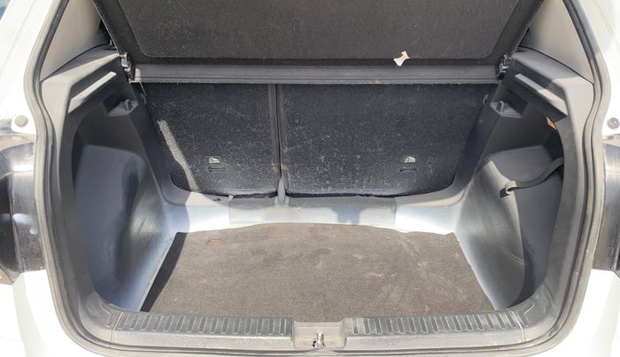 2022 Volkswagen TAIGUN HIGHLINE 1.0 TSI MT, Petrol, Manual, 71,467 km, Boot Inside