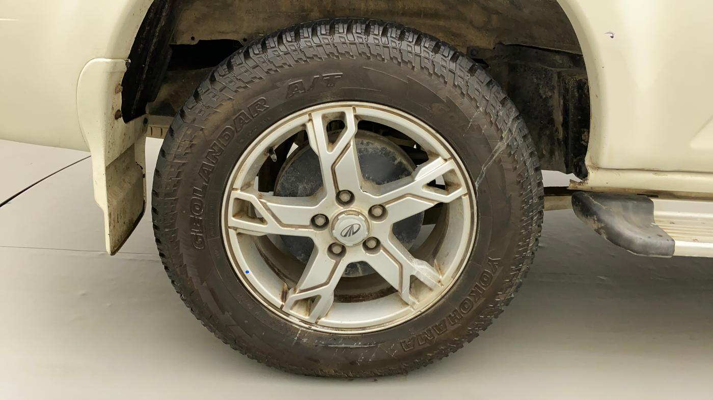 2017 Mahindra Scorpio S4 PLUS 1.99 INTELLI-HYBRID, Diesel, Manual, 84,345 km, Right Rear Wheel