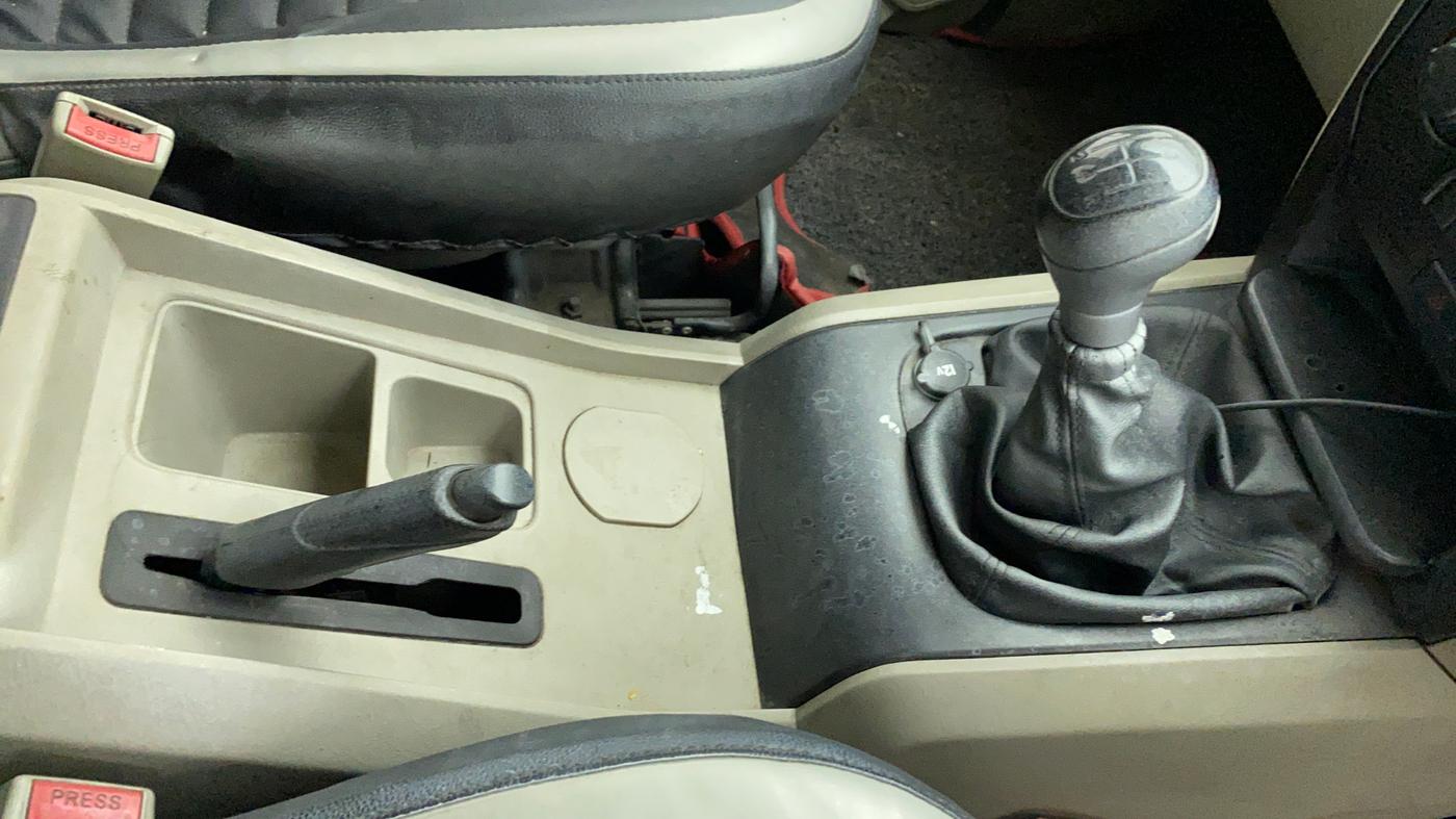 2017 Mahindra Scorpio S4 PLUS 1.99 INTELLI-HYBRID, Diesel, Manual, 84,345 km, Gear Lever
