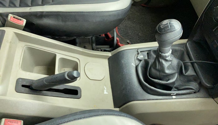 2017 Mahindra Scorpio S4 PLUS 1.99 INTELLI-HYBRID, Diesel, Manual, 84,345 km, Gear Lever
