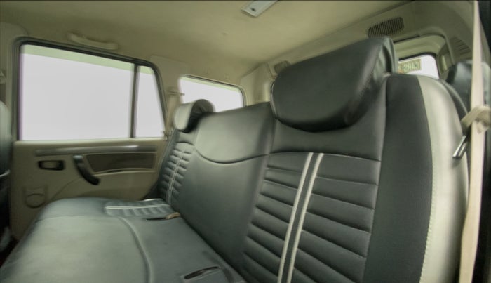 2017 Mahindra Scorpio S4 PLUS 1.99 INTELLI-HYBRID, Diesel, Manual, 84,345 km, Right Side Rear Door Cabin