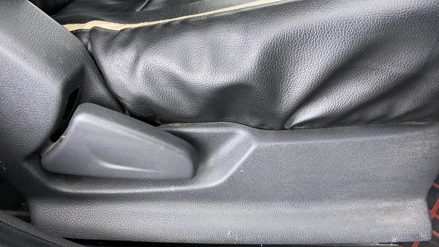 2016 Renault Kwid RXT, Petrol, Manual, 62,752 km, Driver Side Adjustment Panel
