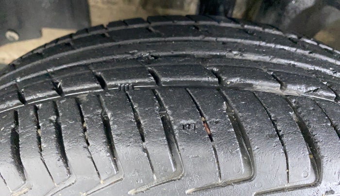 2016 Renault Kwid RXT, Petrol, Manual, 62,752 km, Left Front Tyre Tread