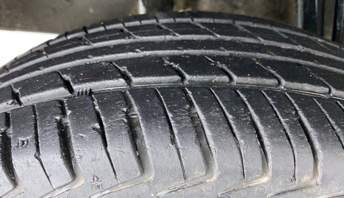 2016 Renault Kwid RXT, Petrol, Manual, 62,752 km, Right Rear Tyre Tread