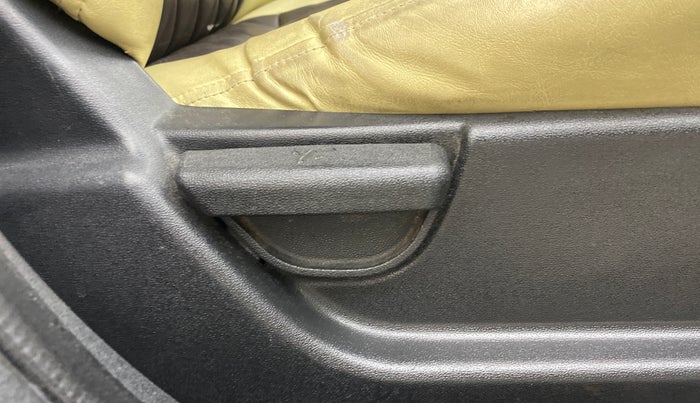 2013 Hyundai i20 SPORTZ 1.4 CRDI, Diesel, Manual, 89,274 km, Driver Side Adjustment Panel