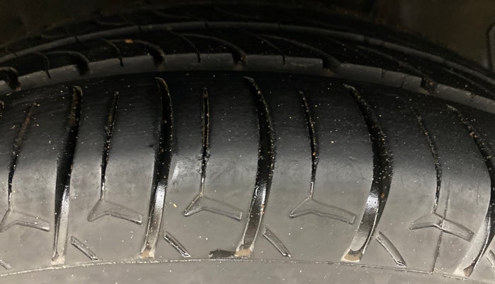 2013 Hyundai i20 SPORTZ 1.4 CRDI, Diesel, Manual, 89,274 km, Right Front Tyre Tread