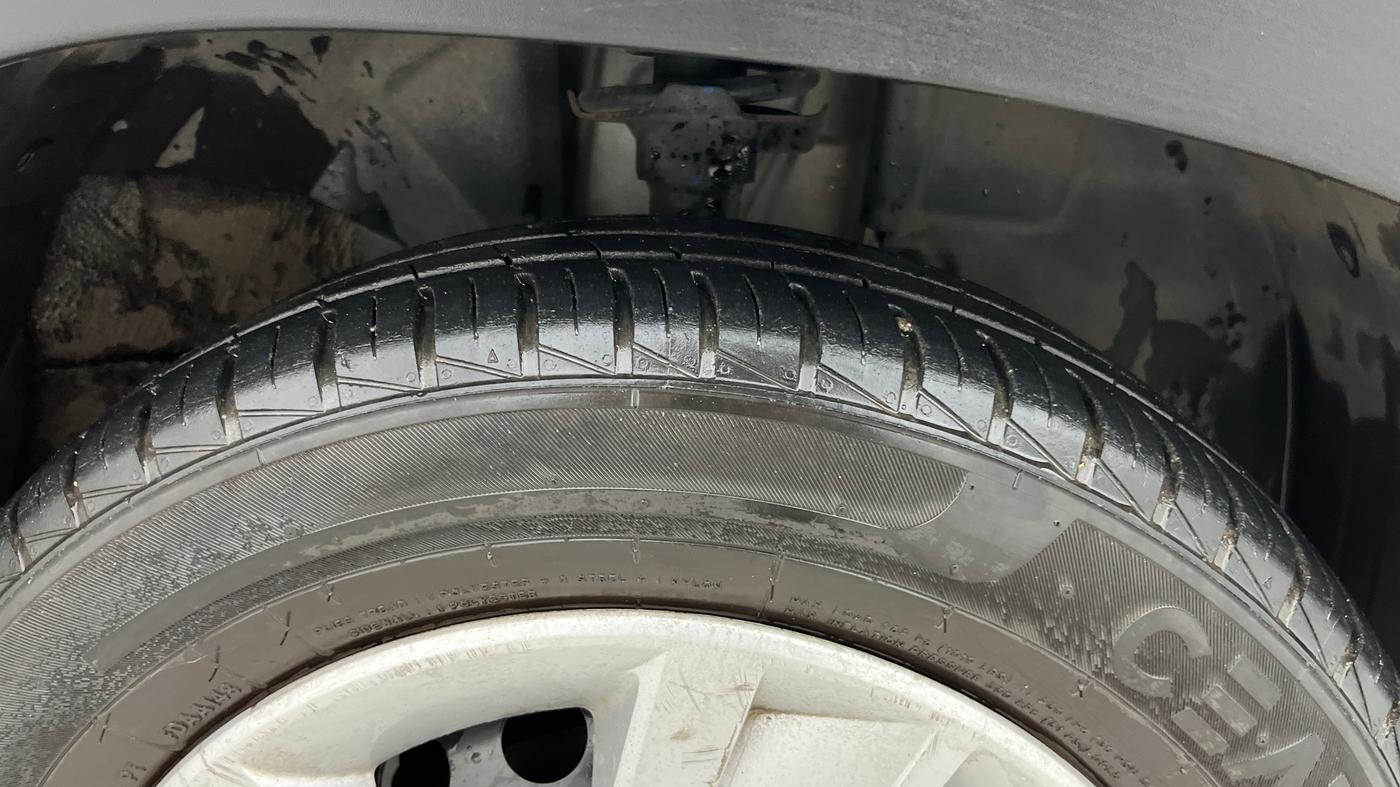 2022 Renault Kwid RXT 1.0 AMT (O), Petrol, Automatic, 26,843 km, Right Front Tyre Tread