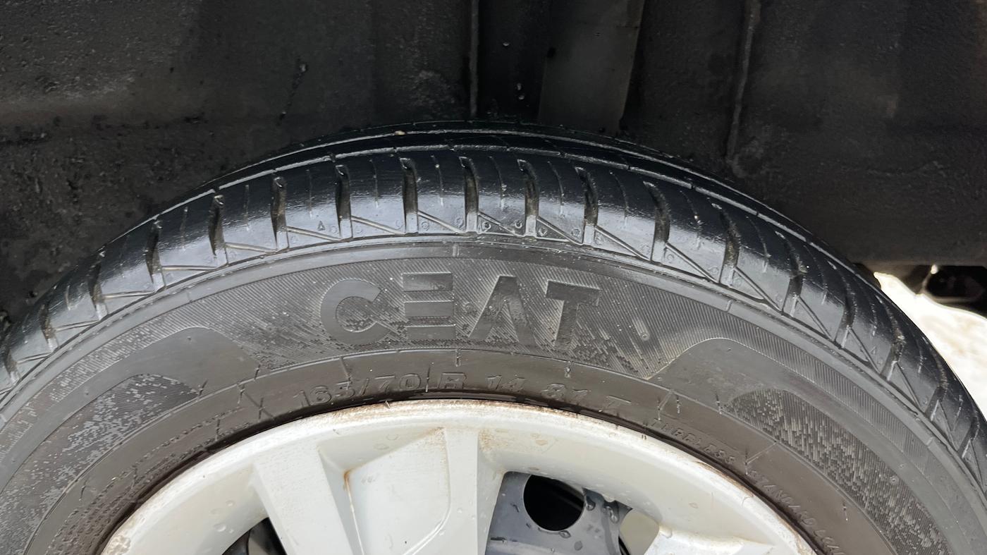 2022 Renault Kwid RXT 1.0 AMT (O), Petrol, Automatic, 26,843 km, Left Rear Tyre Tread