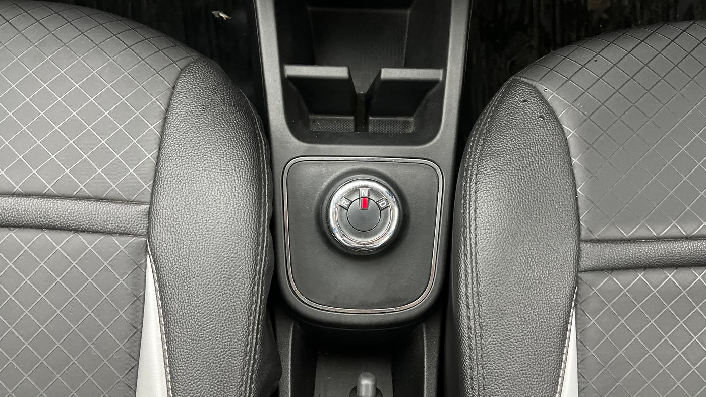 2022 Renault Kwid RXT 1.0 AMT (O), Petrol, Automatic, 26,843 km, Gear Lever