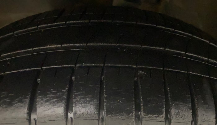 2016 Maruti Alto K10 VXI AMT, Petrol, Automatic, 29,670 km, Left Front Tyre Tread