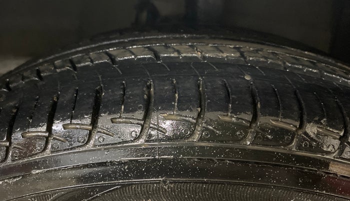 2014 Hyundai Xcent S 1.2, Petrol, Manual, 97,069 km, Right Front Tyre Tread