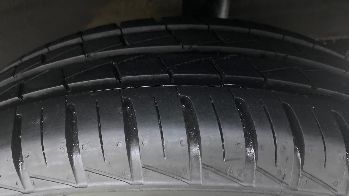 2021 Renault Kwid RXL, Petrol, Manual, 2,726 km, Left Rear Tyre Tread