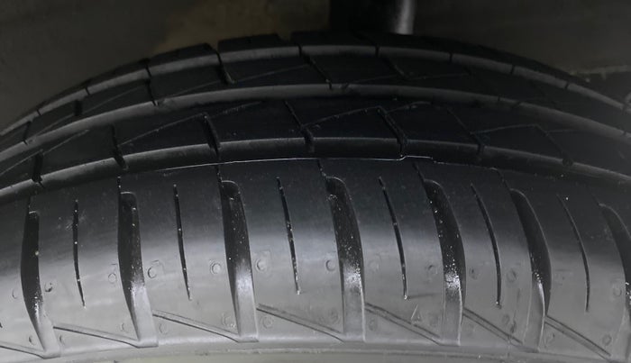 2021 Renault Kwid RXL, Petrol, Manual, 2,726 km, Left Rear Tyre Tread