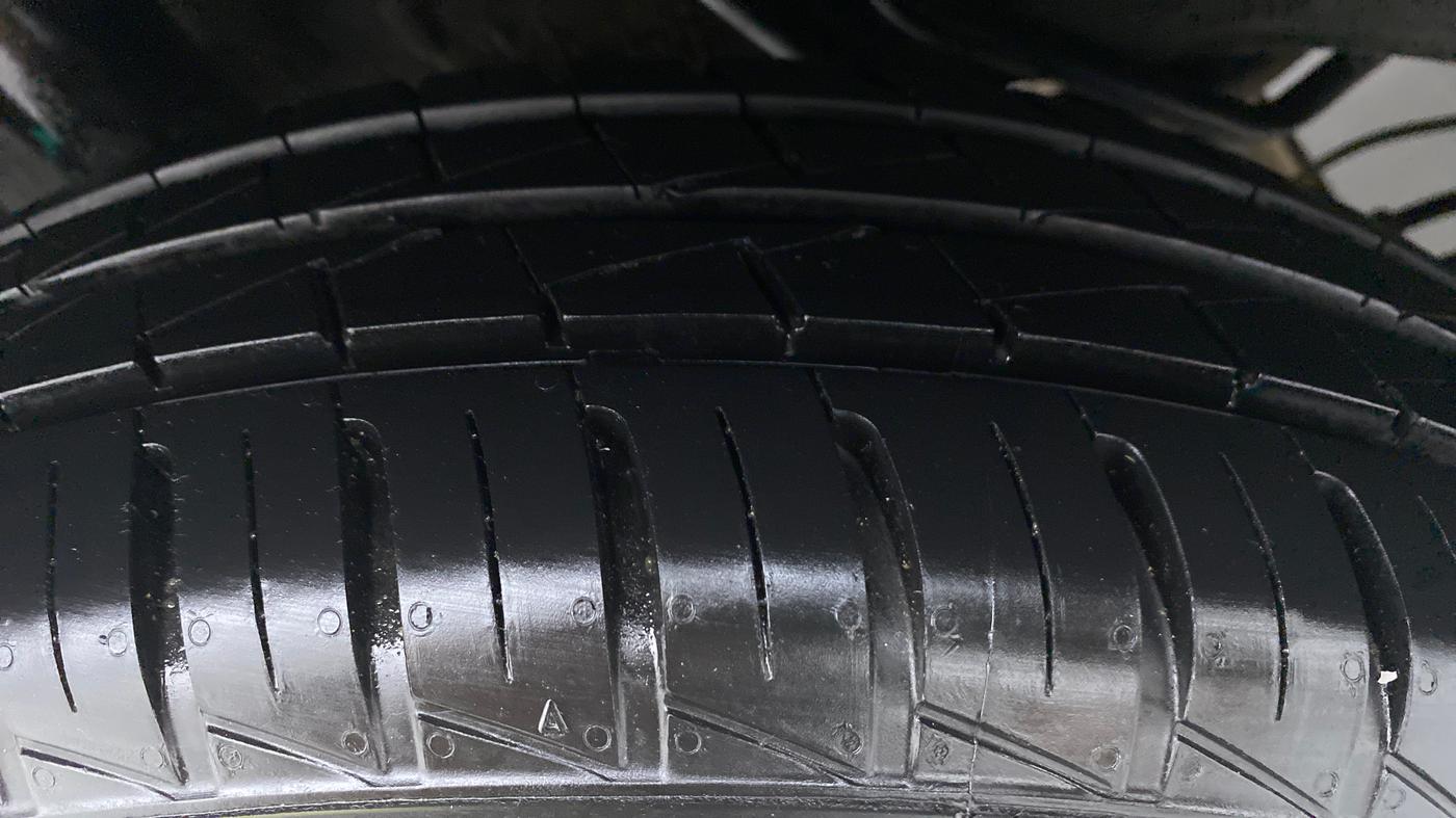 2021 Renault Kwid RXL, Petrol, Manual, 2,726 km, Right Rear Tyre Tread